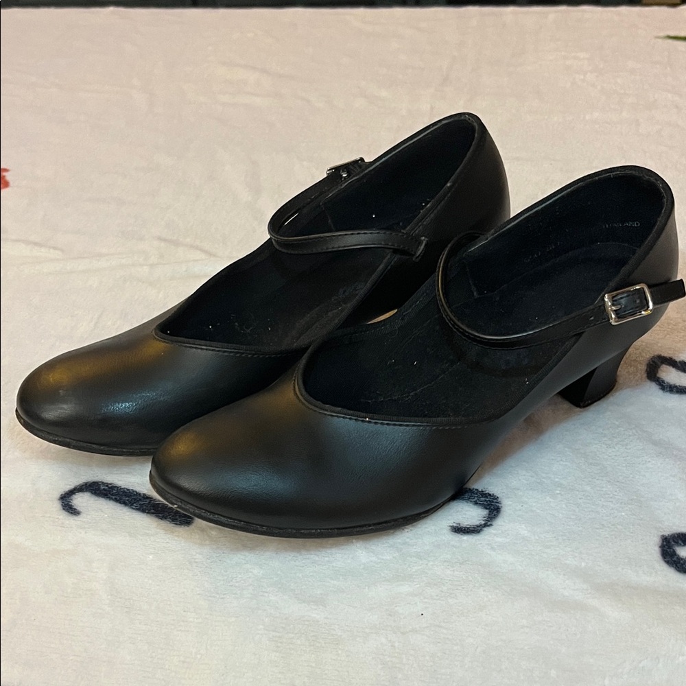 Capezio Black Leather Dancing shoes.
